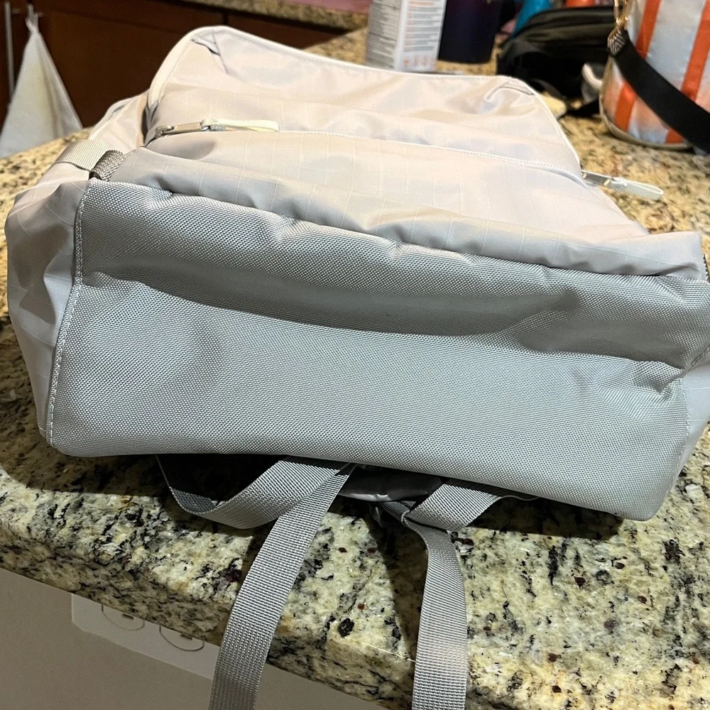 The North Face Base Camp Voyager Backpack 26 L - Picture 9 of 11